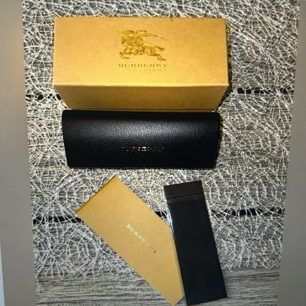 Burberry Sunglasses Case - Picture 8 of 8